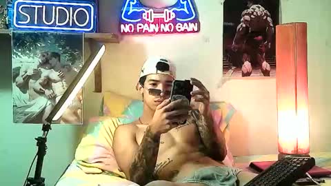 yeisoncastellanos1999 online show from November 7, 2025, 3:28 am