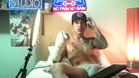 yeisoncastellanos1999 online show from January 18, 2026, 9:35 am