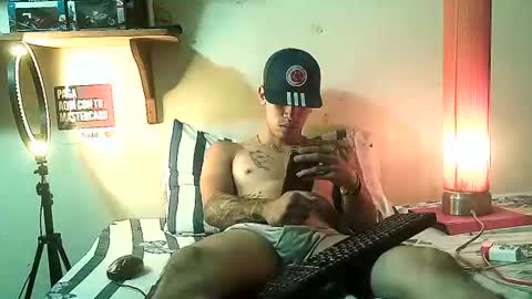 yeisoncastellanos1999 online show from June 18, 2026, 4:33 pm