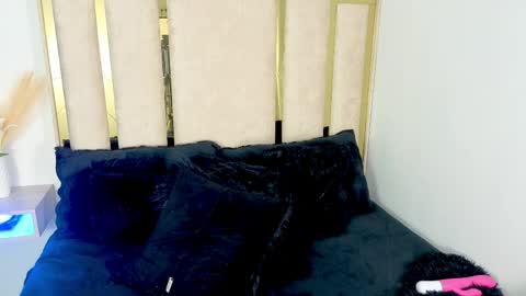 Yeli Amber online show from April 21, 2026, 2:51 am