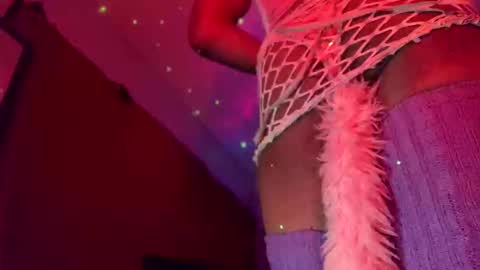 Snapshot of yelladaniella chatting on October 31, 2025, 8:59 am Ella Ts online show from October 31, 2025, 8:59 am