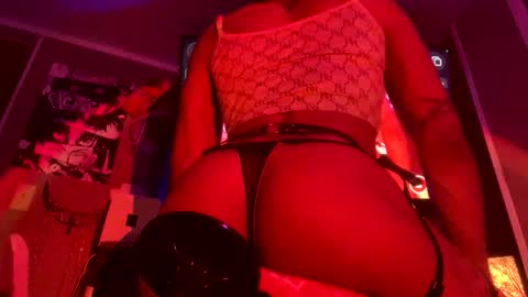 Snapshot of yelladaniella chatting on May 23, 2026, 6:23 pm Ella Ts online show from May 23, 2026, 6:23 pm