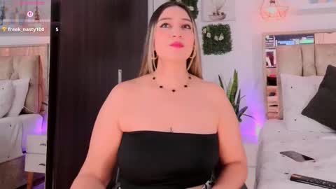 yellow_lily online show from February 24, 2026, 4:38 pm