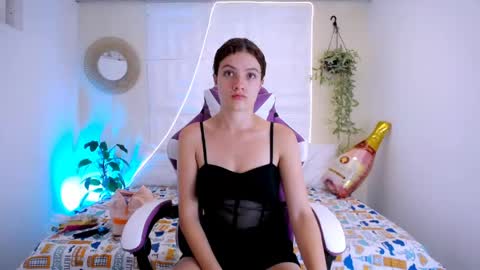Snapshot of yemfairymcry chatting on May 3, 2026, 5:52 pm YEM online show from May 3, 2026, 5:52 pm