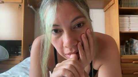 Snapshot of yenlo01 chatting on June 30, 2026, 11:44 am yenlo01 online show from June 30, 2026, 11:44 am