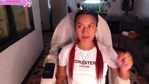 Yesi online show from November 5, 2025, 4:18 pm