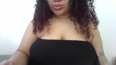 yesica1905 online show from April 27, 2026, 7:39 am