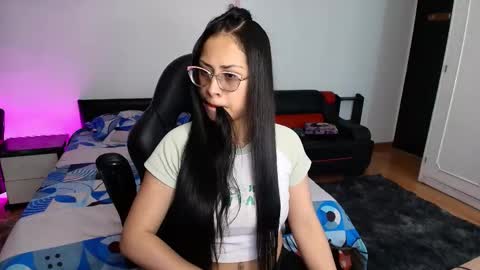 yesie_hot2 online show from March 31, 2026, 1:40 am