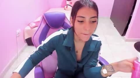 YEVENIA online show from November 28, 2025, 12:41 pm