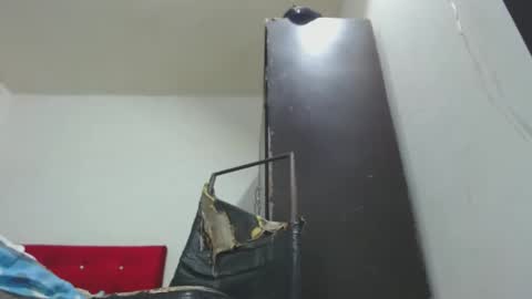 yeycom_hot07 online show from February 14, 2025, 1:34 am