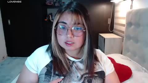 hii i am yini online show from July 7, 2026, 4:37 am