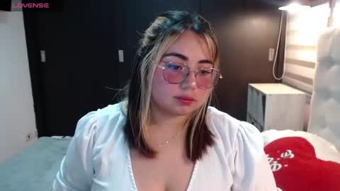 hii i am yini online show from July 8, 2026, 2:05 am
