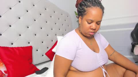 roxie reyes  online show from December 15, 2024, 7:02 am