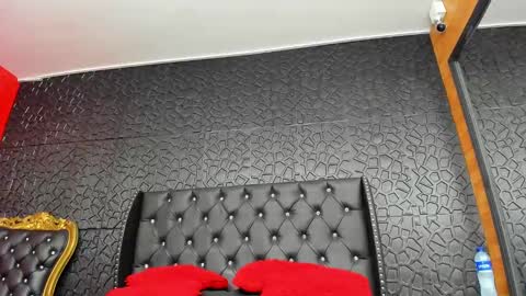 yiyisandoval online show from September 30, 2025, 3:17 pm