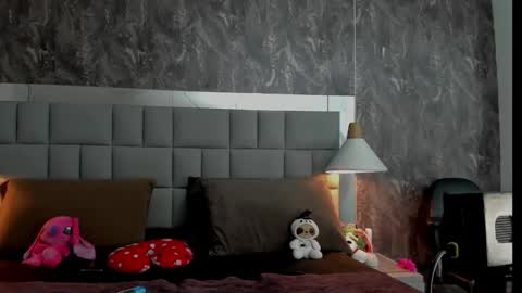 yiyisandoval online show from March 19, 2026, 7:40 pm