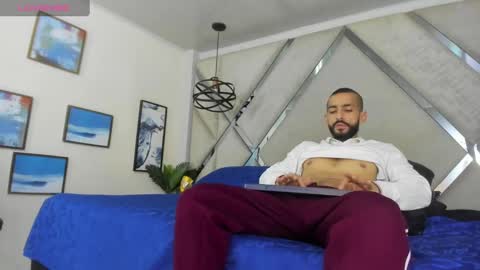 Yiyo online show from January 10, 2025, 4:33 am