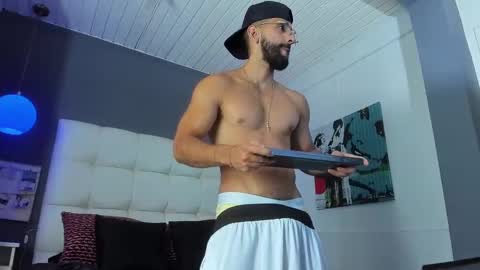 Yiyo online show from October 2, 2025, 9:33 pm