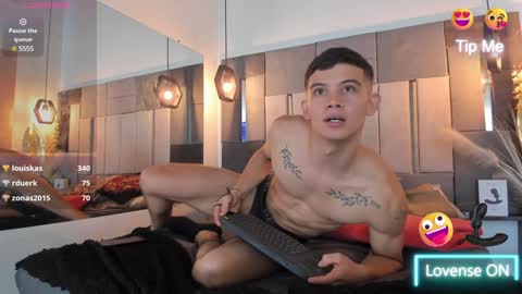 yizus_bonz online show from December 12, 2024, 2:15 am