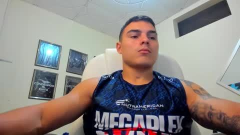 Snapshot of yker18 chatting on December 10, 2024, 10:05 pm yker online show from December 10, 2024, 10:05 pm