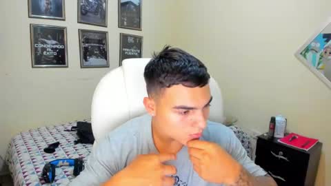 Snapshot of yker18 chatting on December 12, 2024, 4:37 am yker online show from December 12, 2024, 4:37 am