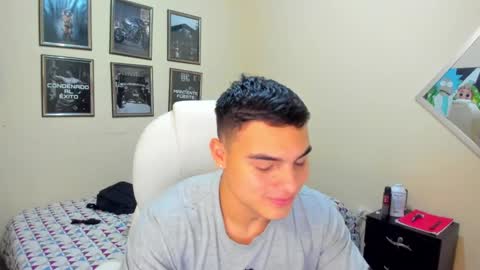 Snapshot of yker18 chatting on December 12, 2024, 8:03 am yker online show from December 12, 2024, 8:03 am