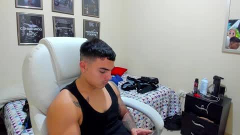 Snapshot of yker18 chatting on December 18, 2024, 10:46 pm yker online show from December 18, 2024, 10:46 pm