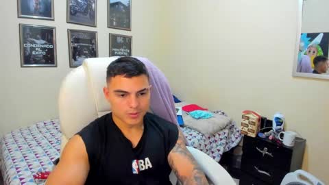 Snapshot of yker18 chatting on December 28, 2024, 6:39 am yker online show from December 28, 2024, 6:39 am