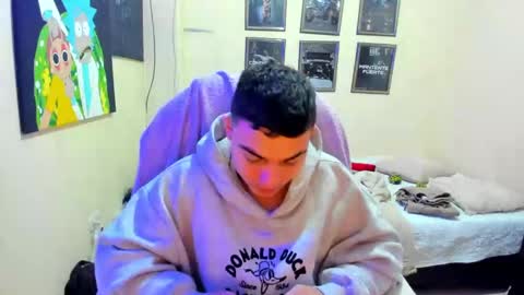 Snapshot of yker18 chatting on December 30, 2024, 5:23 pm yker online show from December 30, 2024, 5:23 pm