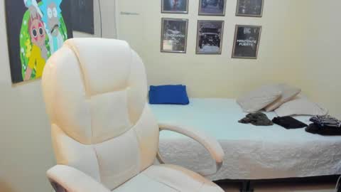 Snapshot of yker18 chatting on January 4, 2025, 11:27 pm yker online show from January 4, 2025, 11:27 pm