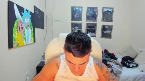 Snapshot of yker18 chatting on January 5, 2025, 10:29 pm yker online show from January 5, 2025, 10:29 pm