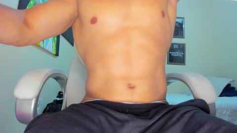 Snapshot of yker18 chatting on January 12, 2025, 1:42 am yker online show from January 12, 2025, 1:42 am