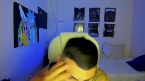 Snapshot of yker18 chatting on January 21, 2025, 1:50 am yker online show from January 21, 2025, 1:50 am