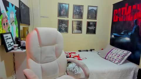 Snapshot of yker18 chatting on October 5, 2025, 3:43 pm yker online show from October 5, 2025, 3:43 pm