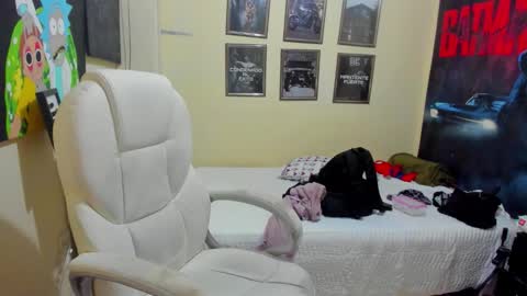 Snapshot of yker18 chatting on October 9, 2025, 4:32 am yker online show from October 9, 2025, 4:32 am