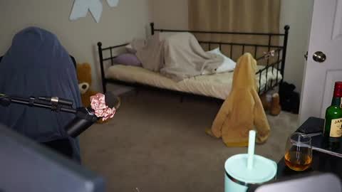 Snapshot of ynaong chatting on January 3, 2025, 8:10 am Palmela Handerson online show from January 3, 2025, 8:10 am