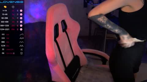     online show from February 18, 2025, 8:58 pm