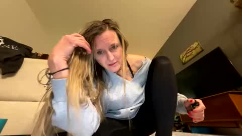 Snapshot of yogabuttttttt chatting on March 2, 2025, 6:27 am yogabuttttttt online show from March 2, 2025, 6:27 am