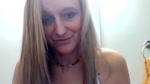 Snapshot of yogabuttttttt chatting on November 3, 2025, 2:57 am yogabuttttttt online show from November 3, 2025, 2:57 am