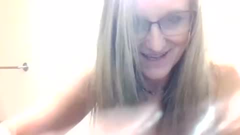 Snapshot of yogabuttttttt chatting on November 25, 2025, 6:02 am yogabuttttttt online show from November 25, 2025, 6:02 am