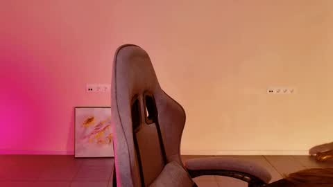 yoka_paradoxxx online show from February 19, 2026, 9:16 am