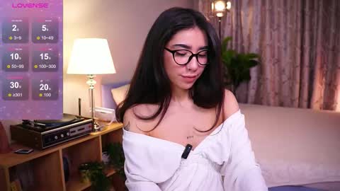 Yoko online show from November 19, 2025, 6:24 am