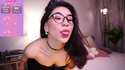 Yoko online show from November 25, 2025, 5:40 am