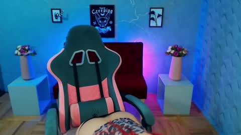 Yolandi-Foun online show from January 22, 2025, 11:01 am