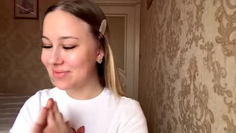 I am Rose ntmu Lets hit 10 Thumbs Up together online show from November 6, 2025, 11:33 am