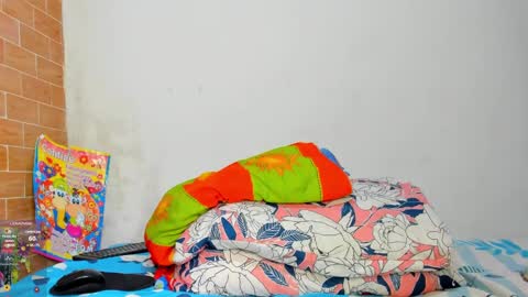 yonnsol_avril online show from December 15, 2024, 3:02 am