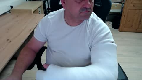 Snapshot of yoschi1976 chatting on October 31, 2025, 5:03 pm yoschi1976 online show from October 31, 2025, 5:03 pm