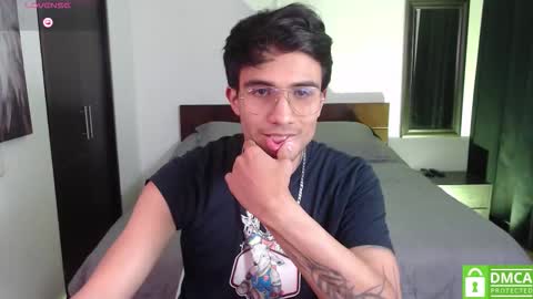 yoshy_man online show from November 18, 2025, 2:39 am