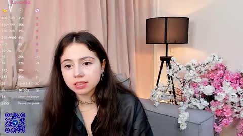 Elizabeth brunette -- Darline blonde  online show from September 18, 2025, 10:39 am