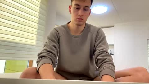 Snapshot of youcan__ chatting on March 7, 2025, 3:28 pm youcan__ online show from March 7, 2025, 3:28 pm