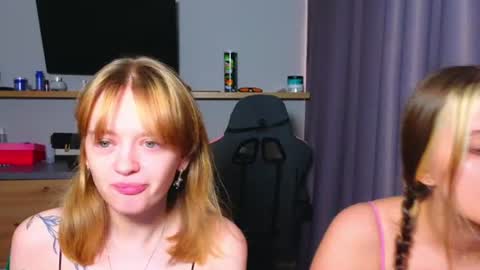 Snapshot of younona chatting on July 22, 2026, 4:43 pm Anna and Luna online show from July 22, 2026, 4:43 pm